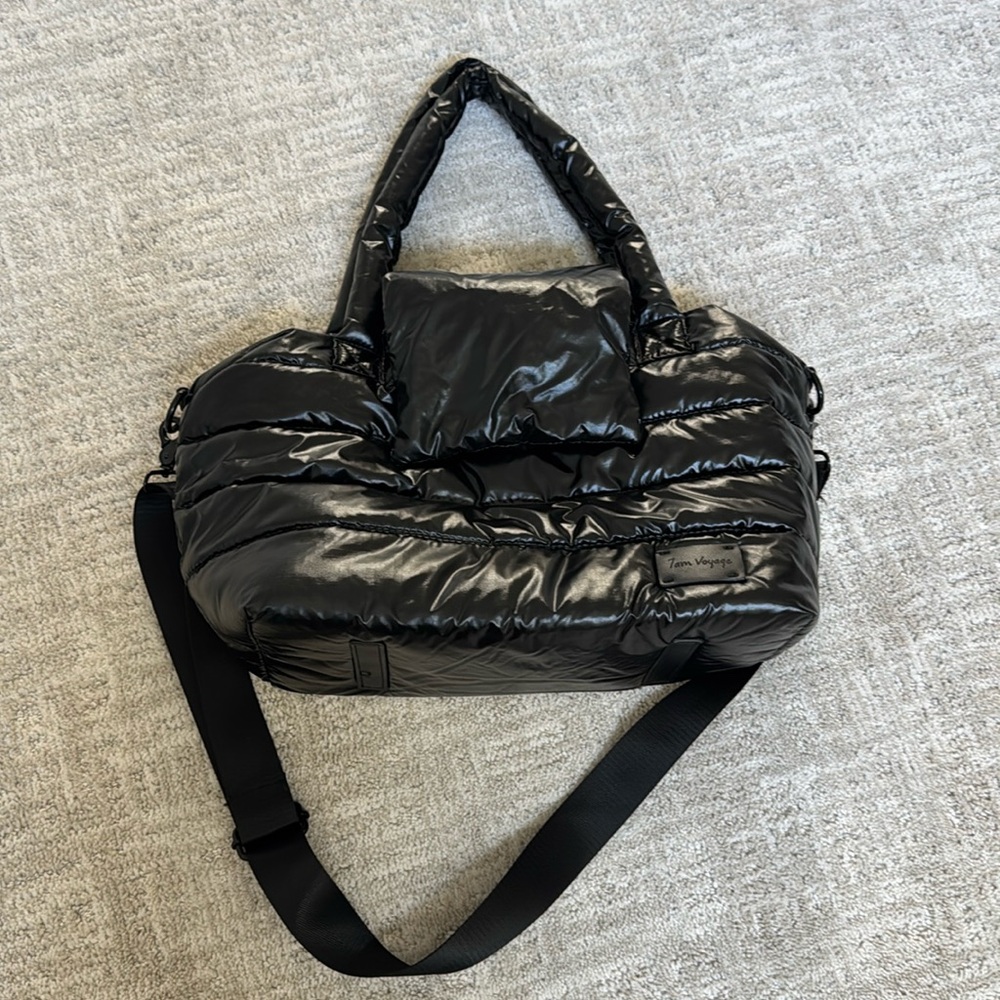 7am Capri Crossbody Tote (Color: Polar - Shiny Black)